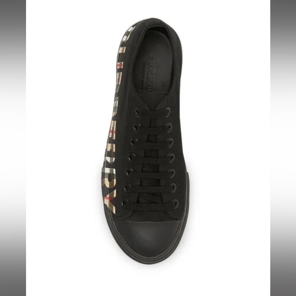 Burberry genlty used sneakers almost brand new order wrong size